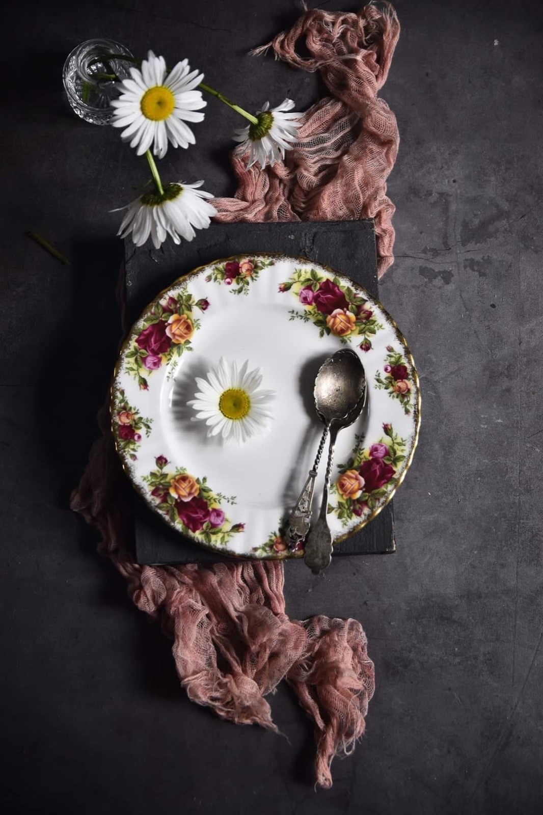 Flowery Plate with two spoons